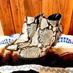 Western fashion booties!